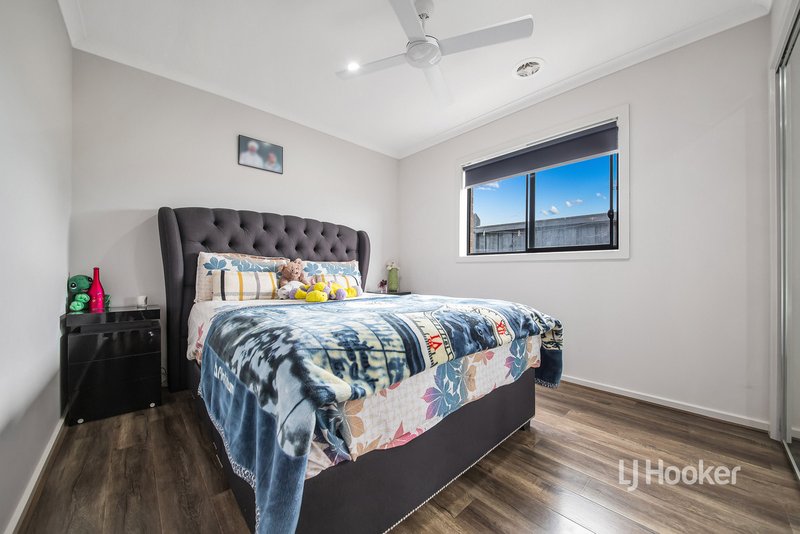 Photo - 50 Hawking Crescent, Fraser Rise VIC 3336 - Image 8