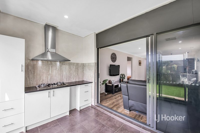 Photo - 50 Hawking Crescent, Fraser Rise VIC 3336 - Image 12