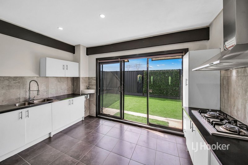 Photo - 50 Hawking Crescent, Fraser Rise VIC 3336 - Image 13