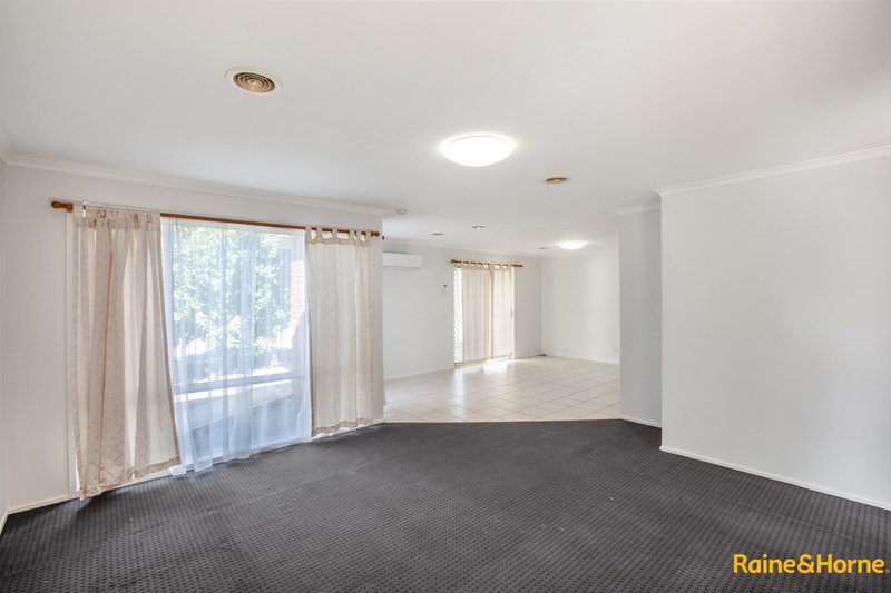 Photo - 50 Herrington Turn, Caroline Springs VIC 3023 - Image 4