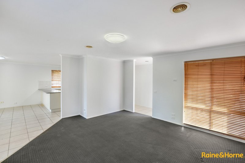 Photo - 50 Herrington Turn, Caroline Springs VIC 3023 - Image 5