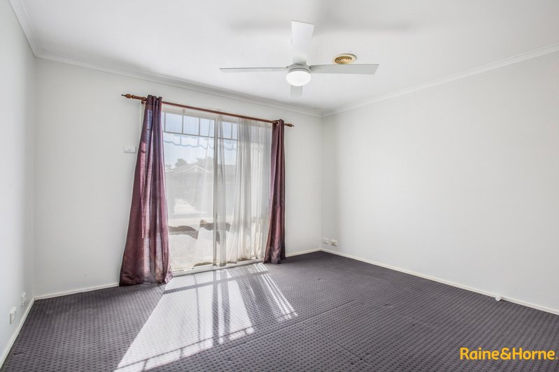 Photo - 50 Herrington Turn, Caroline Springs VIC 3023 - Image 7