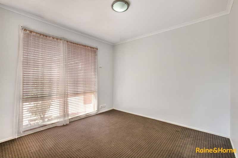 Photo - 50 Herrington Turn, Caroline Springs VIC 3023 - Image 8