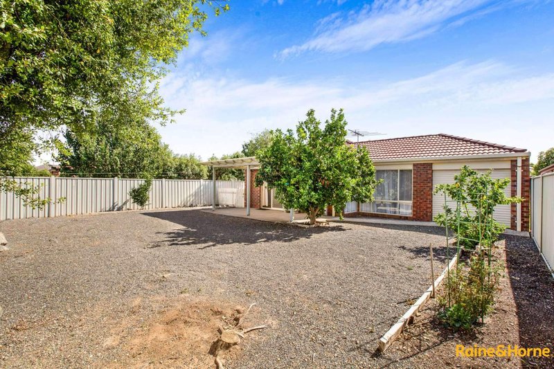 Photo - 50 Herrington Turn, Caroline Springs VIC 3023 - Image 10