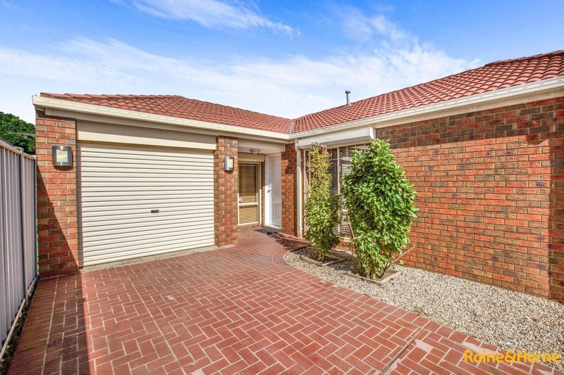 Photo - 50 Herrington Turn, Caroline Springs VIC 3023 - Image 12