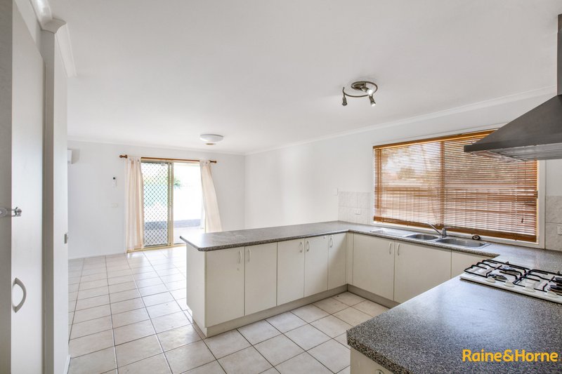 Photo - 50 Herrington Turn, Caroline Springs VIC 3023 - Image 13