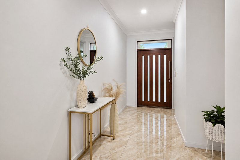 Photo - 50 Hilltop Circuit, Pallara QLD 4110 - Image 2