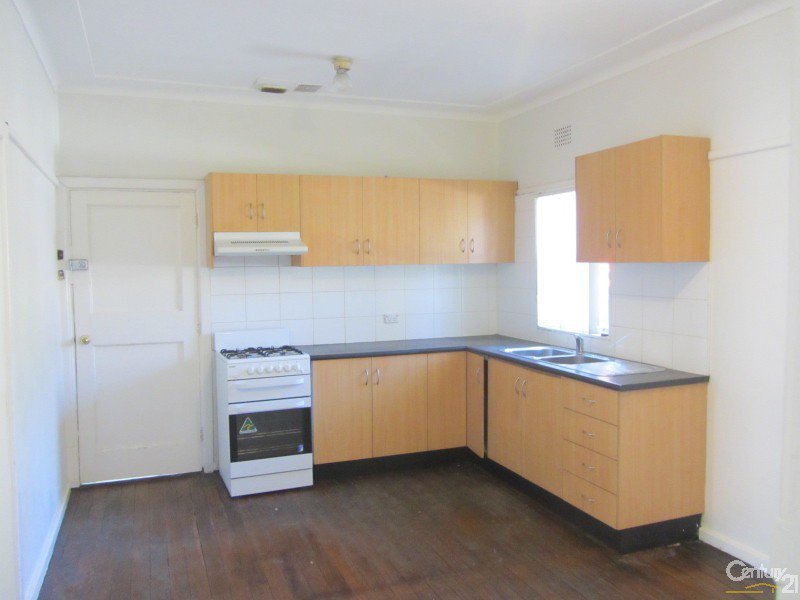 Photo - 50 Hinkler Avenue, Warwick Farm NSW 2170 - Image 3