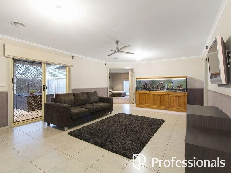 Photo - 50 Honeyeater Grove, Narre Warren VIC 3805 - Image 3