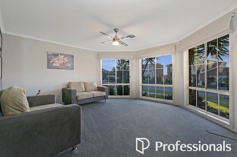 Photo - 50 Honeyeater Grove, Narre Warren VIC 3805 - Image 4