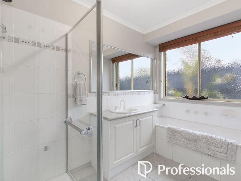 Photo - 50 Honeyeater Grove, Narre Warren VIC 3805 - Image 6
