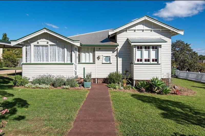 Photo - 50 Jellicoe Street, Mount Lofty QLD 4350 - Image 2