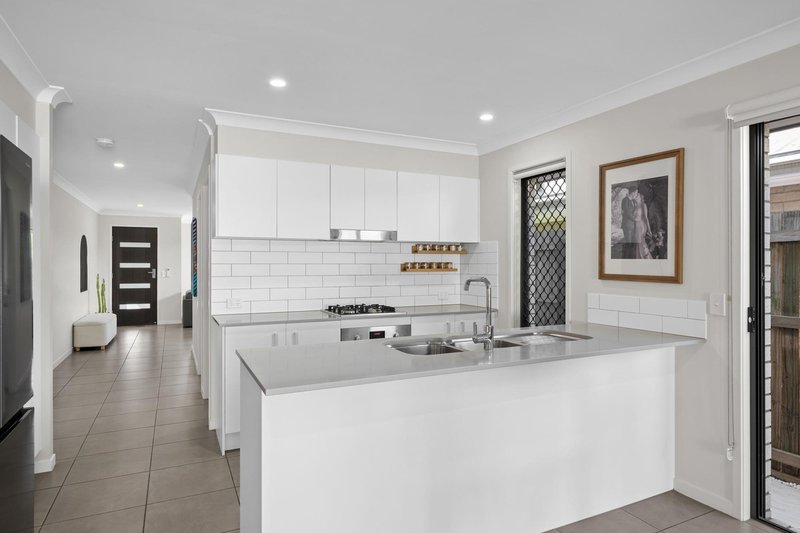 Photo - 50 Joy Chambers Circuit, Ripley QLD 4306 - Image 9