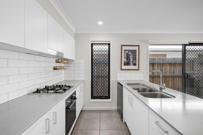 Photo - 50 Joy Chambers Circuit, Ripley QLD 4306 - Image 10