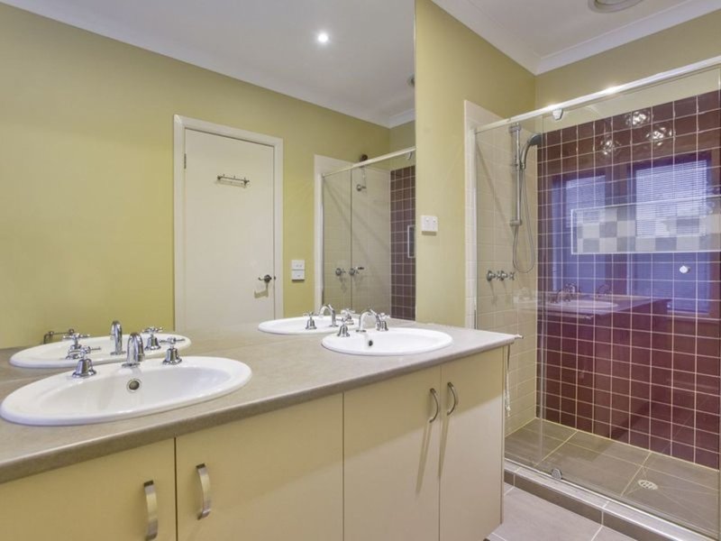 Photo - 50 Juniper Avenue, Point Cook VIC 3030 - Image 10