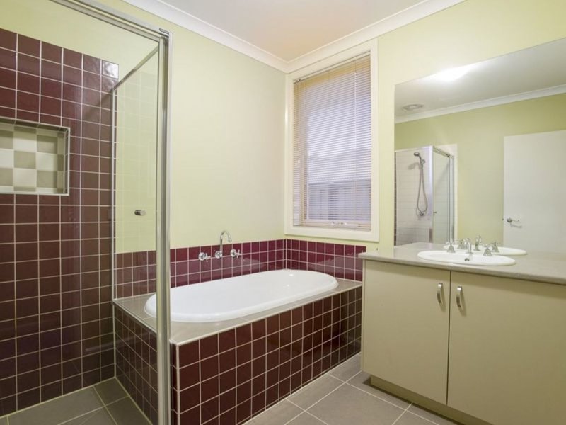 Photo - 50 Juniper Avenue, Point Cook VIC 3030 - Image 12