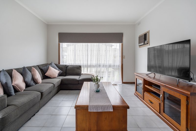 Photo - 50 Lahinch Street, Broadmeadows VIC 3047 - Image 9