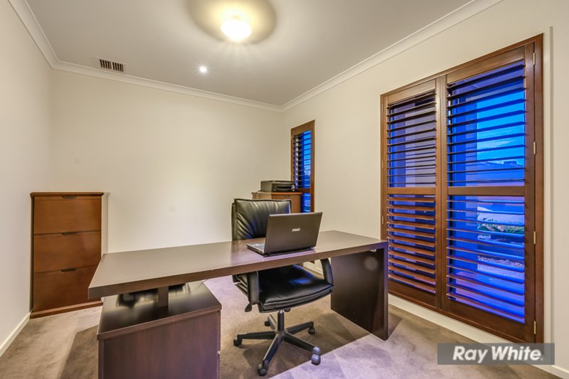 Photo - 50 Lamington Drive, Tarneit VIC 3029 - Image 3