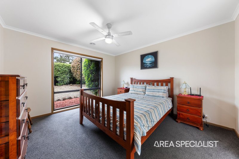 Photo - 50 Leigh Drive, Pakenham VIC 3810 - Image 6