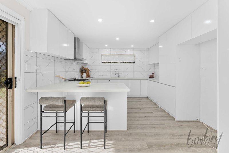 Photo - 50 Limpopa Square, Roxburgh Park VIC 3064 - Image 3