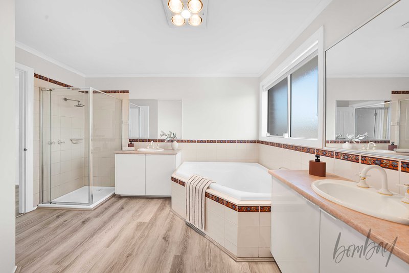 Photo - 50 Limpopa Square, Roxburgh Park VIC 3064 - Image 15