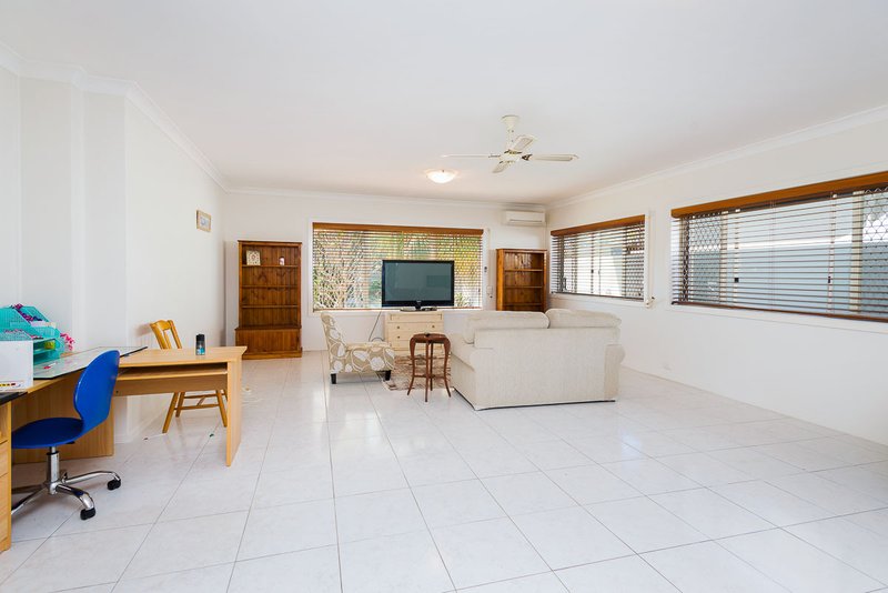 Photo - 50 Lindsay Parade, Paradise Point QLD 4216 - Image 20