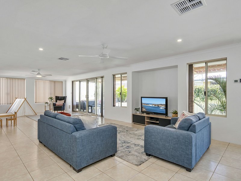 Photo - 50 Litchfield Crescent, Carramar WA 6031 - Image 2