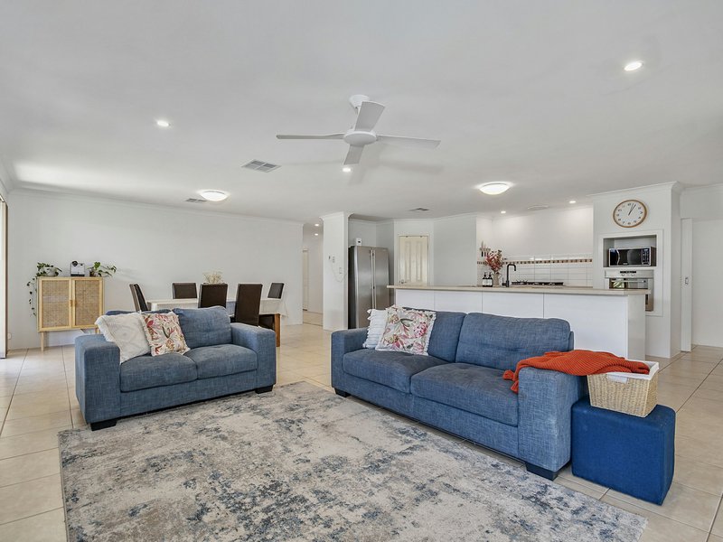 Photo - 50 Litchfield Crescent, Carramar WA 6031 - Image 3