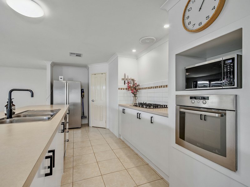 Photo - 50 Litchfield Crescent, Carramar WA 6031 - Image 7