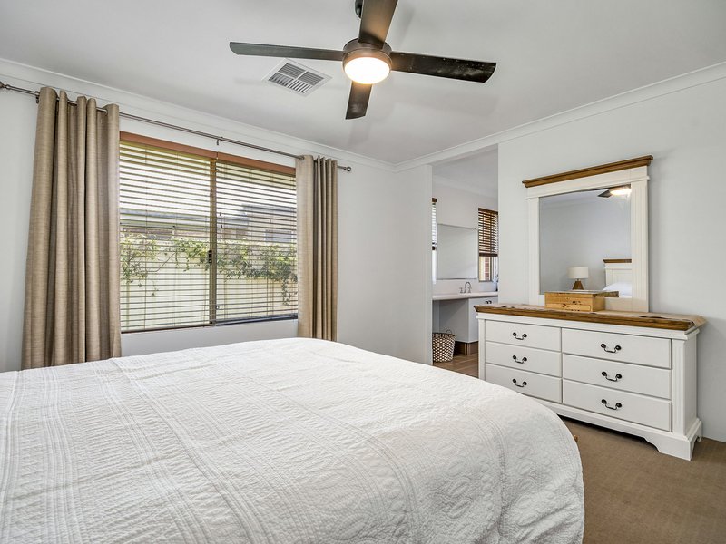 Photo - 50 Litchfield Crescent, Carramar WA 6031 - Image 11