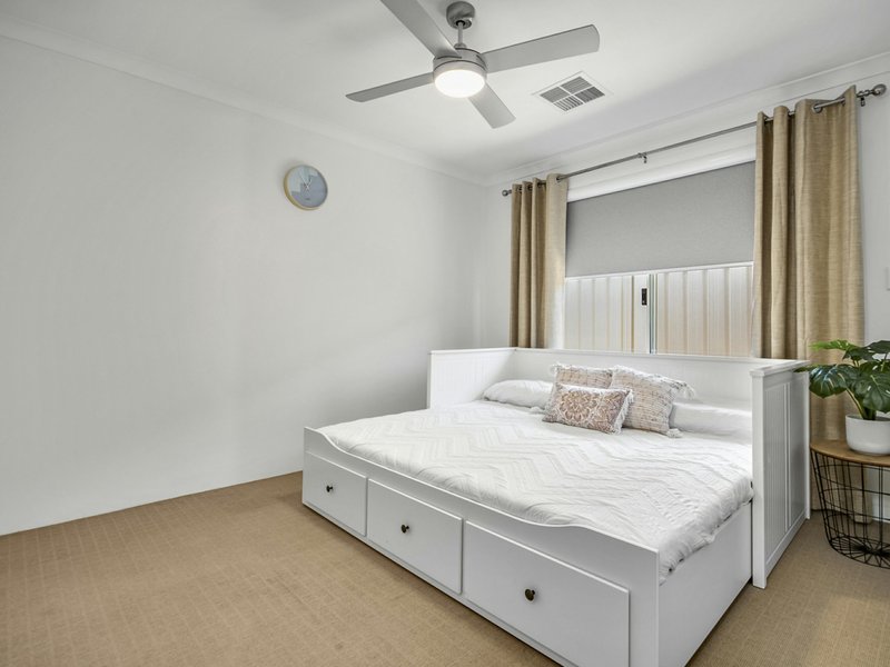 Photo - 50 Litchfield Crescent, Carramar WA 6031 - Image 15