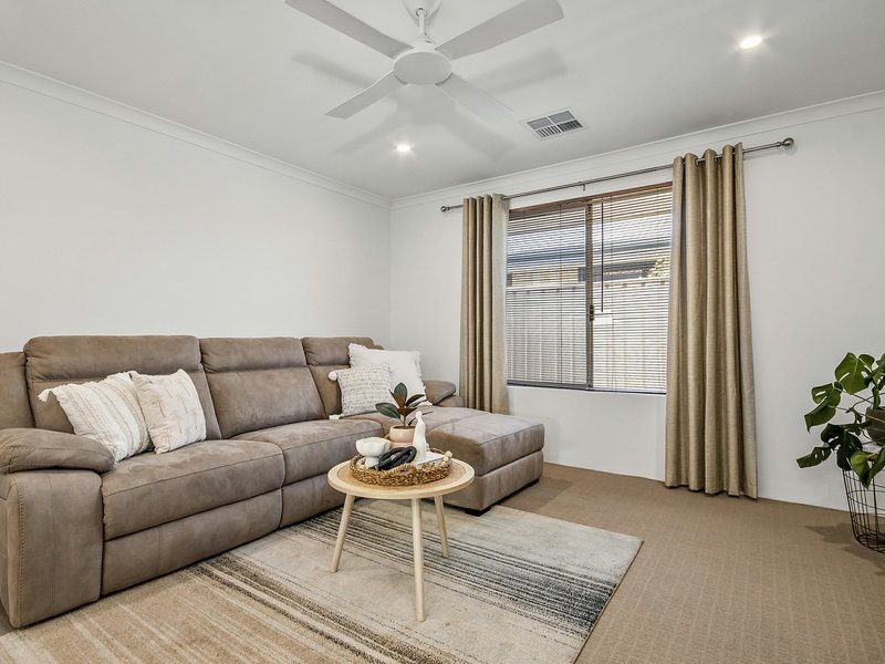 Photo - 50 Litchfield Crescent, Carramar WA 6031 - Image 17