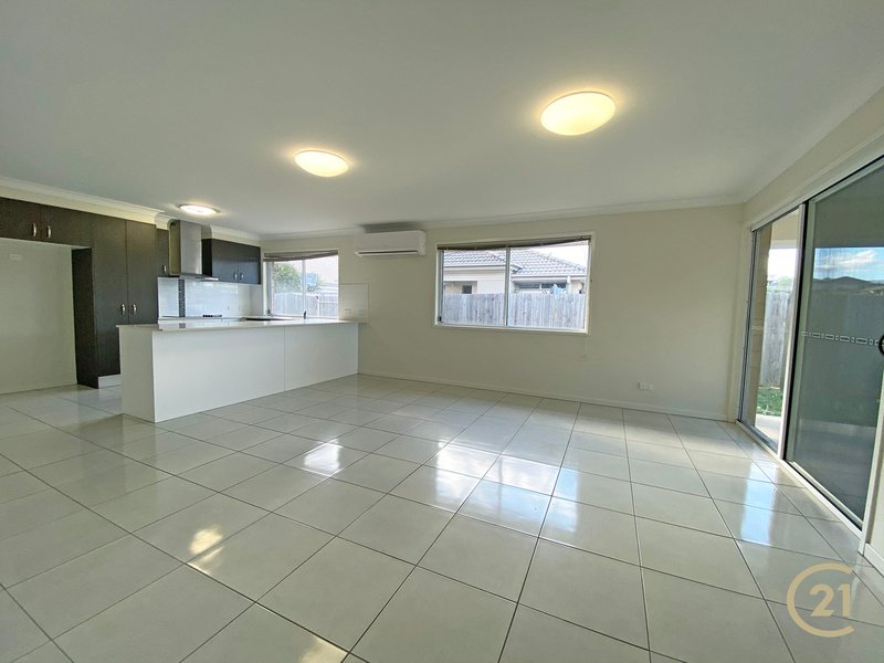 Photo - 50 Lyrebird Crescent, Upper Kedron QLD 4055 - Image 9