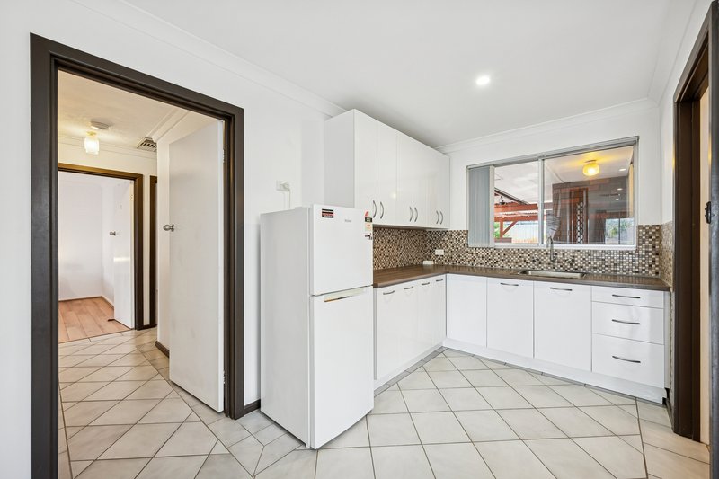 Photo - 50 Lyrebird Way, Thornlie WA 6108 - Image 2