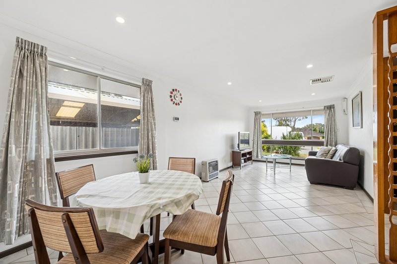 Photo - 50 Lyrebird Way, Thornlie WA 6108 - Image 6