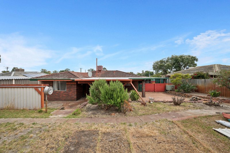 Photo - 50 Lyrebird Way, Thornlie WA 6108 - Image 15