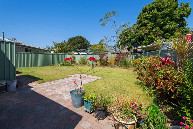 Photo - 50 Matthew Flinders Drive, Paradise Point QLD 4216 - Image 2