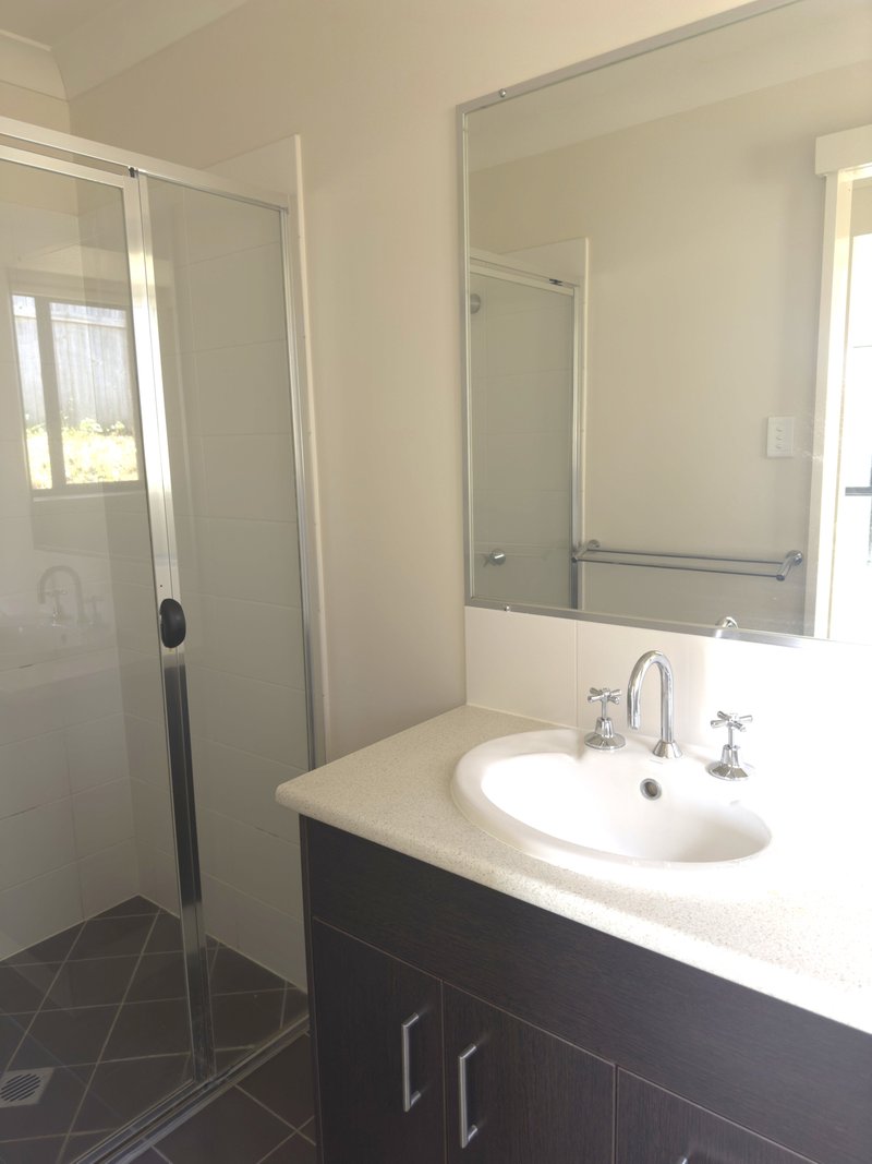 Photo - 50 Mcauley Parade, Pacific Pines QLD 4211 - Image 9