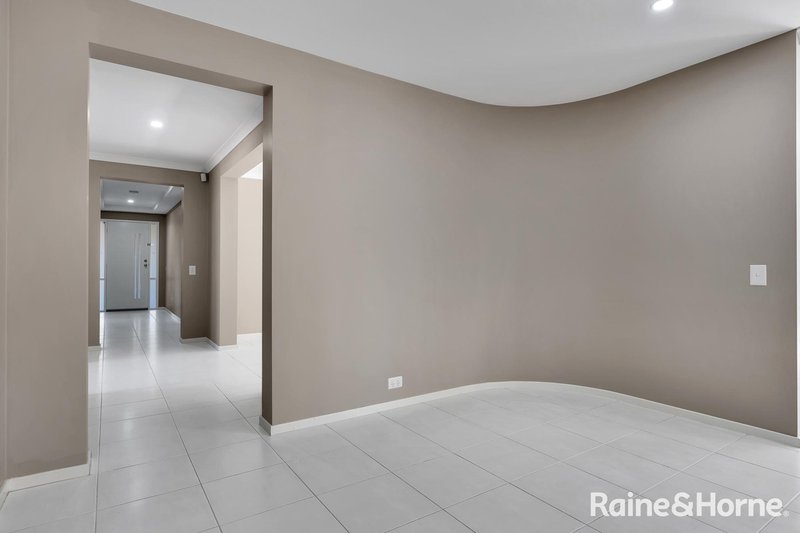 Photo - 50 Millendon Boulevard, Tarneit VIC 3029 - Image 7