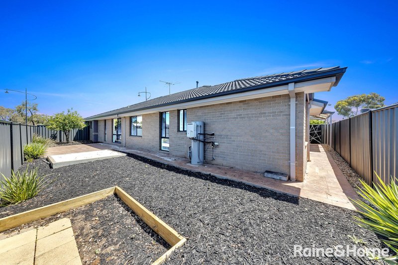 Photo - 50 Millendon Boulevard, Tarneit VIC 3029 - Image 16