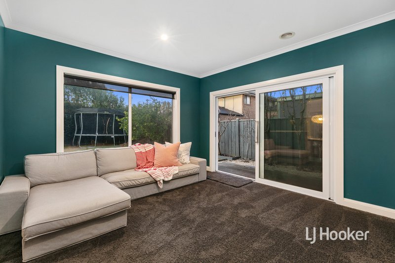 Photo - 50 Mystic Grove, Point Cook VIC 3030 - Image 11