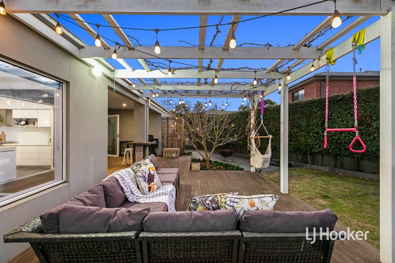 Photo - 50 Mystic Grove, Point Cook VIC 3030 - Image 24