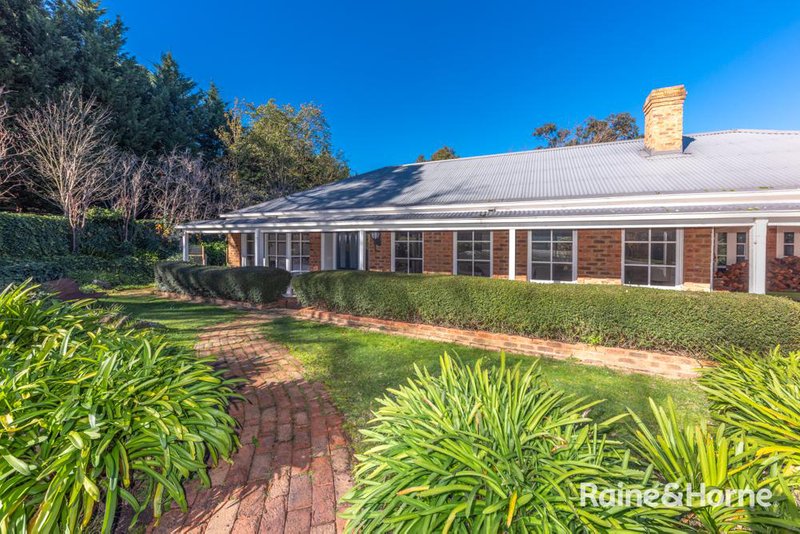 Photo - 50 Outawood Rise, Gisborne VIC 3437 - Image 2