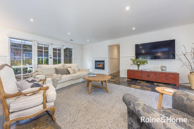 Photo - 50 Outawood Rise, Gisborne VIC 3437 - Image 4