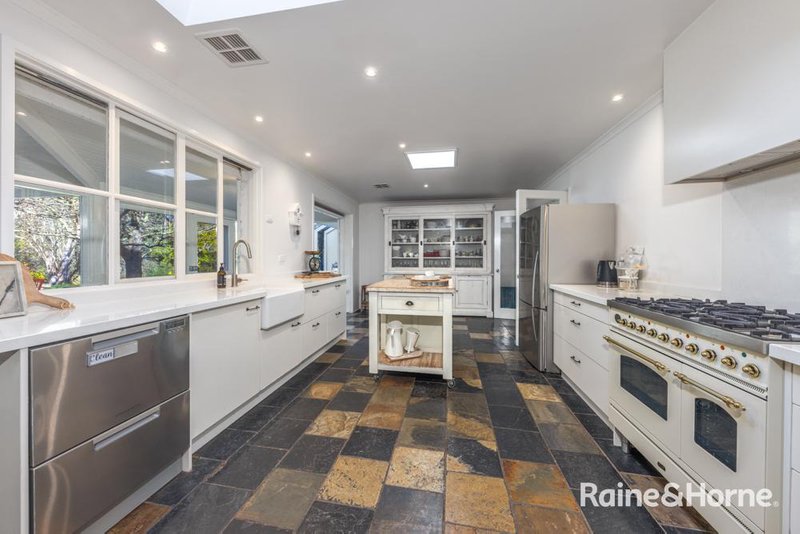 Photo - 50 Outawood Rise, Gisborne VIC 3437 - Image 5