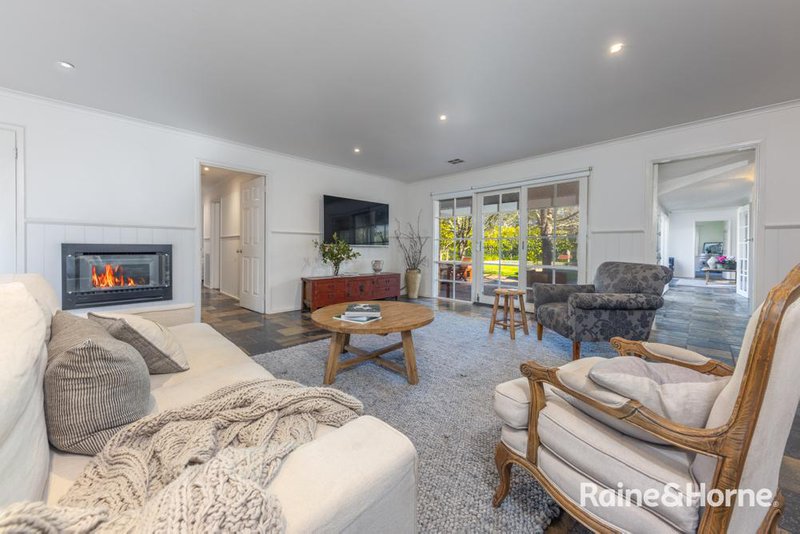 Photo - 50 Outawood Rise, Gisborne VIC 3437 - Image 8