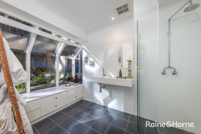 Photo - 50 Outawood Rise, Gisborne VIC 3437 - Image 11