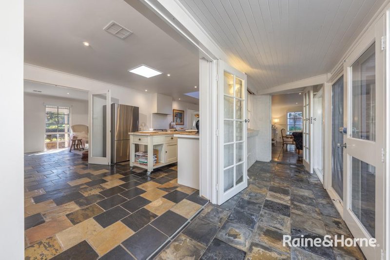 Photo - 50 Outawood Rise, Gisborne VIC 3437 - Image 16