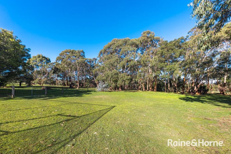 Photo - 50 Outawood Rise, Gisborne VIC 3437 - Image 23