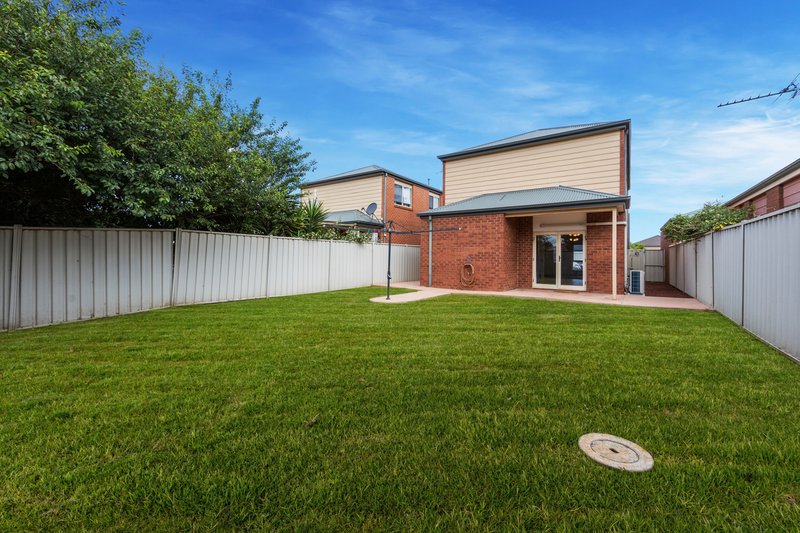 Photo - 50 Parkin Avenue, Caroline Springs VIC 3023 - Image 11